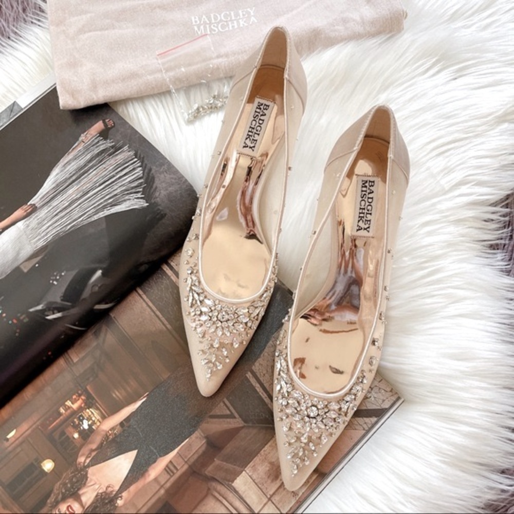 Badgley Mischka Onyx kitten heel pump